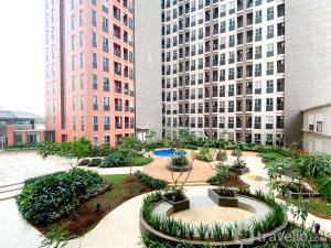 Minimalist and Homey Studio at Transpark Juanda Bekasi Timur Apartment By Travelio