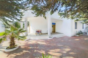 Villa Cristina a 50 mt dalla spiaggia Specchiarica di San Pietro in Bevagna