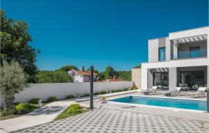 Amazing Home In Medulin With Wifi