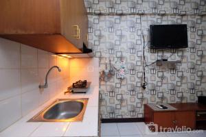Comfortable and Tidy 2BR Lagoon Bekasi Town Square Apartment By Travelio