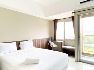 Modern Studio at Gateway Park LRT City Jatibening Apartment By Travelio