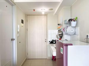 Simply Look Studio at Springlake Summarecon Bekasi Apartment By Travelio