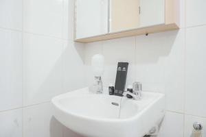 Comfortable and Homey Studio at Amethyst Apartment By Travelio