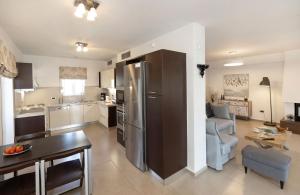 Holiday Maisonette in Varkiza by GHH