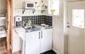 Gorgeous Apartment In Tjurkö