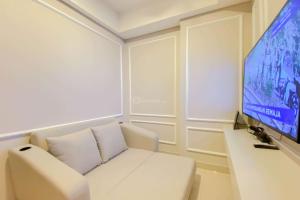 Well Furnished and Elegant 1BR Gold Coast Apartment By Travelio