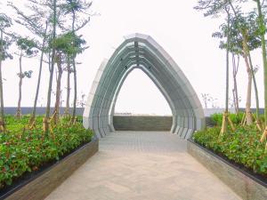 Cozy and Modern Look 1BR Gold Coast Apartment By Travelio