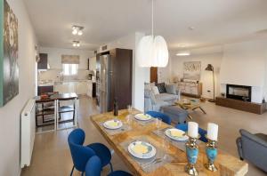 Holiday Maisonette in Varkiza by GHH