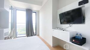 New and Modern Studio at Daan Mogot City Apartment By Travelio