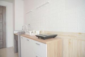 Comfortable Studio at Harco Mangga Besar Apartment By Travelio