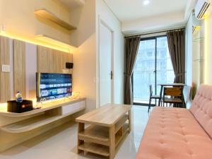 Good and Modern 2BR Daan Mogot City Apartment By Travelio