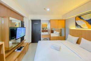 Cozy Living Studio at Kebagusan City Apartment By Travelio