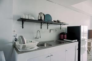 Cozy Living Studio Room Apartment at H Residence By Travelio