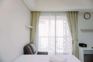 Homey and Warm Studio at 28th Floor Gold Coast Apartment By Travelio