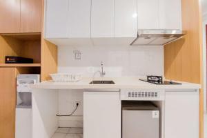 Modern Look and Compact Studio at Sky House Alam Sutera Apartment By Travelio