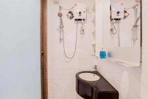 Restful and Cozy Studio Sky House Alam Sutera Apartment By Travelio