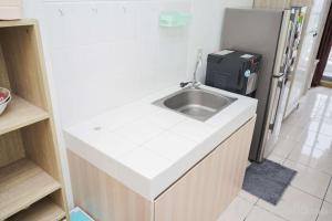 Nice and Comfy Studio Apartment at M-Town Residence By Travelio