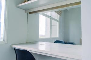 Fancy and Nice 1BR Apartment at Silkwood Residence By Travelio