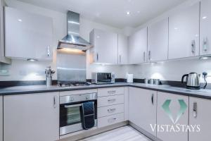 3BDR House By Vista Stays Short Lets & Serviced Accommodation Manchester With Pool Table and Driveway Parking