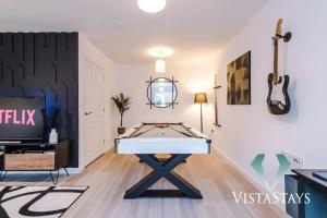 3BDR House By Vista Stays Short Lets & Serviced Accommodation Manchester With Pool Table and Driveway Parking