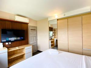 Best Deal and Homey 1BR Apartment Grand Sentraland Karawang By Travelio