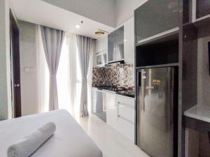 Strategic and Comfy Studio at Skyland City Jatinangor Apartment By Travelio