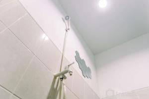 Elegant and Comfortable Studio at Urbantown Serpong Apartment By Travelio