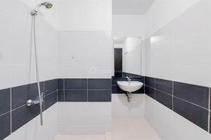 Modern Look 1BR Apartment at Scientia Residence By Travelio