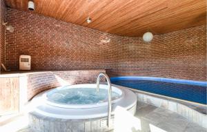 Awesome Home In Holstebro With Kitchen