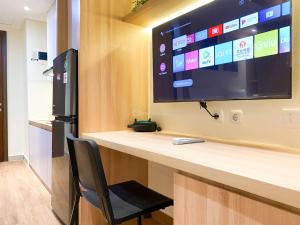 Good and Cozy Studio at Pollux Chadstone Apartment By Travelio