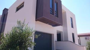 Luxusvilla Sunrise Premantur mit Pool 