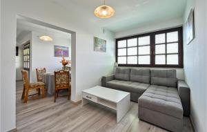 Cozy Home In Madzarevo With Kitchen