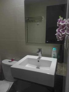 Affordable Staycation Near Terminal 3 Newport Boulevard