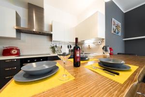 Nettuno Apartment - Private Garden in Bologna Center