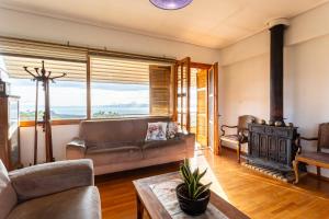 Spacious Cottage - Panoramic Sea & Mountain Views