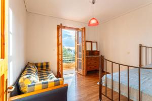 Spacious Cottage - Panoramic Sea & Mountain Views