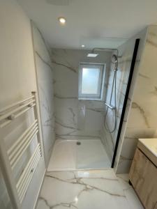 Maisons de vacances Superbe Maison renovee - Tregomeur : photos des chambres
