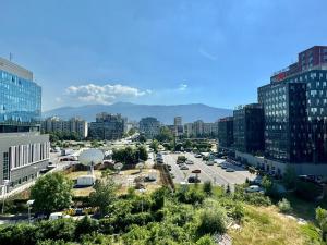 Sunny & Comfort Apartment next to Tech Park for 4 Guests