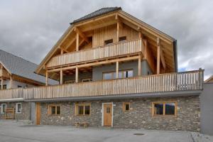 Panorama Chalet Grau XL