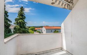 Amazing Apartment In Krk With Kitchen 