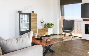 3 Bedroom Beautiful Apartment In Elche