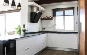 3 Bedroom Beautiful Apartment In Elche