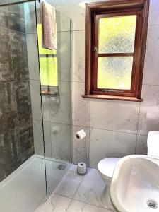 Shrew Lodge-woodland Lodges-Hot Tub-Pembrokeshire-Tenby