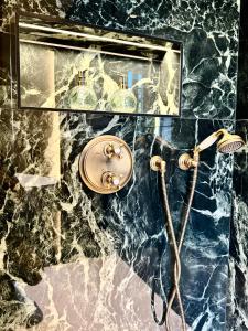 B&B / Chambres d'hotes Clos du Cedre - Chambres d-Hotes d-Exception, Luxury B&B a Dinan : photos des chambres