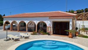 2 Bed 2 Bath Villa Near Sedella Heatable Saltwater Pool