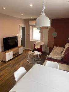 Maison de village entre lac et montagne