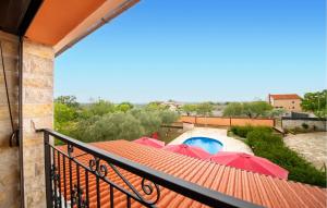 Awesome Home In Lisicic With Wifi