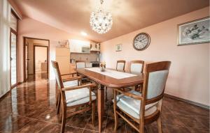 Awesome Home In Lisicic With Wifi