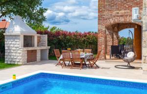 3 Bedroom Gorgeous Home In Cabrunici