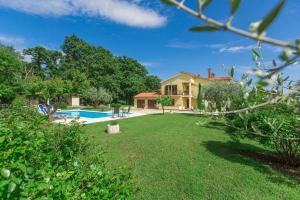 Ferienwohnung Adelia mit Pool, Grill und Terrasse 